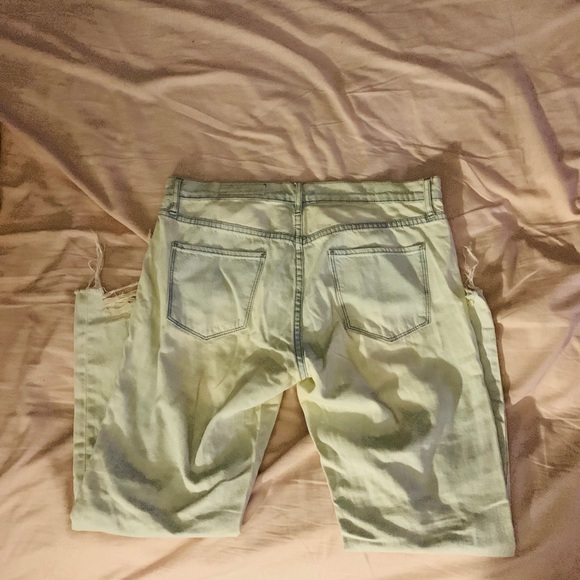 Distressed jeans - Picture 4 of 7